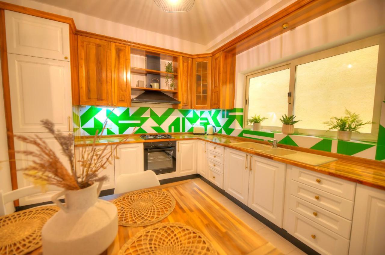 Beautifully Furnished Seafront 4 Bedrooms Goslm-4 Сліма Екстер'єр фото