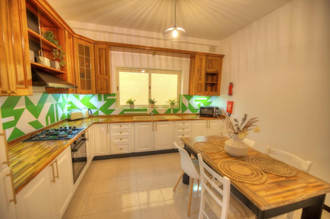 Beautifully Furnished Seafront 4 Bedrooms Goslm-4 Сліма Екстер'єр фото